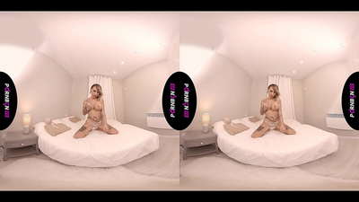 PORNBCN VR Bidh MILF Spàinnteach aibidh a’ masturbate agus a ’suathadh do dick ann am POV fhad‘ s a tha e a ’smocadh agus a’ leumadh air a casan